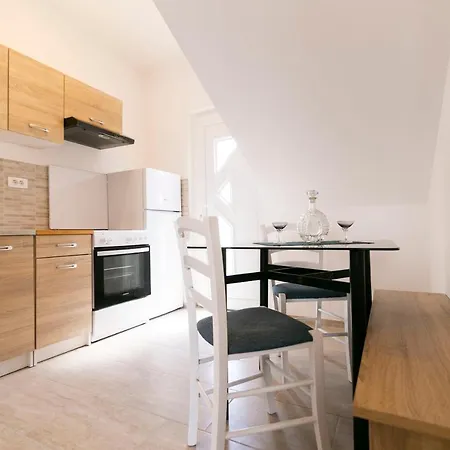 Apartment Royal 2 *