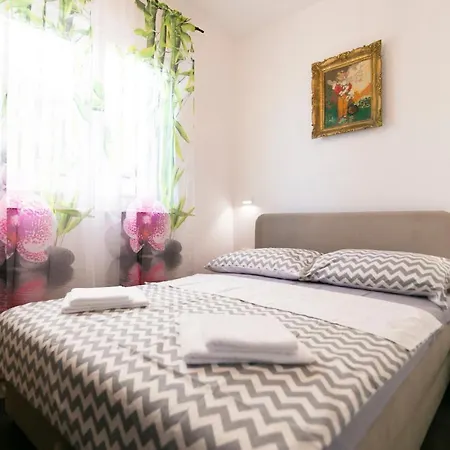Royal 2 Apartment