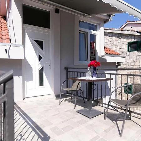Apartment Royal 2 *