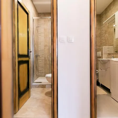 Royal 2 Apartment