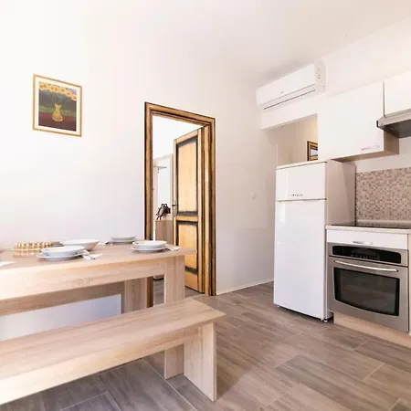 Apartment Royal 2 *