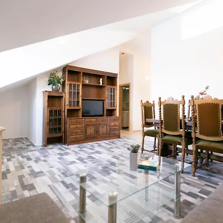 Royal 2 Apartment Stomorska