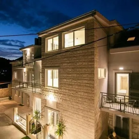 Apartment Royal 2 *